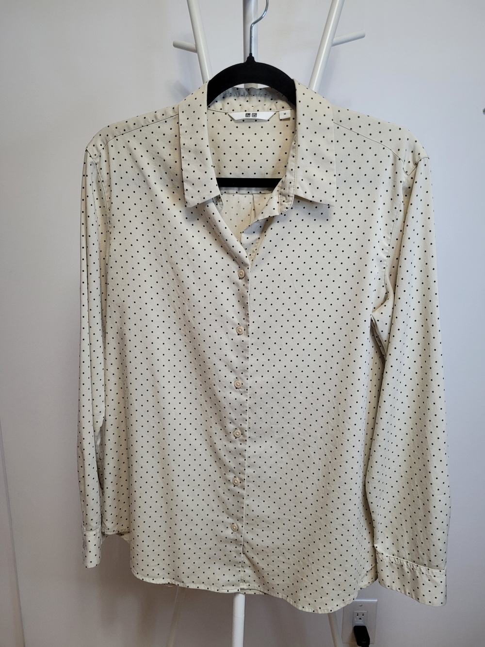 Uniqlo Cream Button-Up Shirt with Black Polka Dots - Medium - EUC